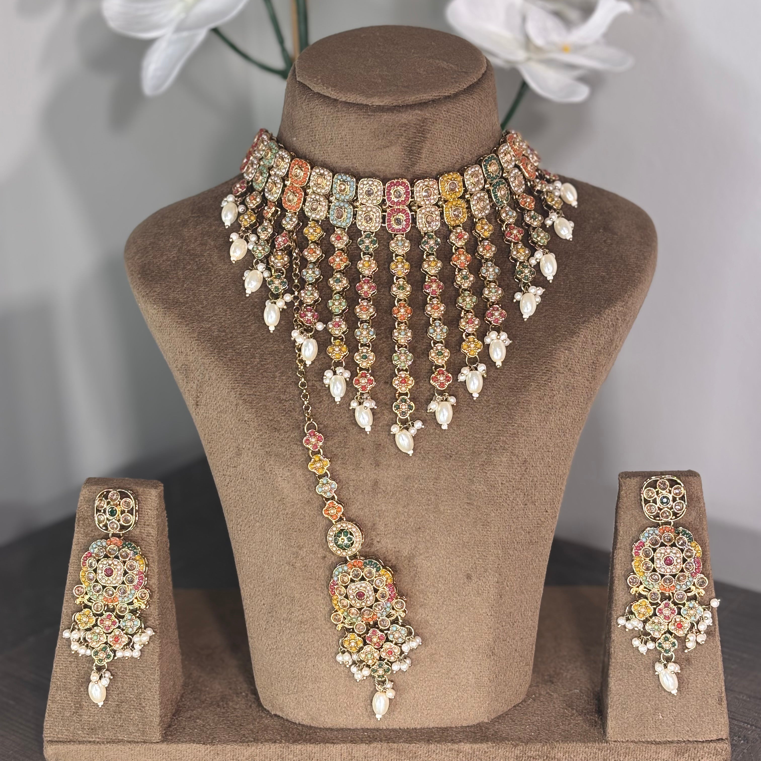 SAANVI Necklace Set