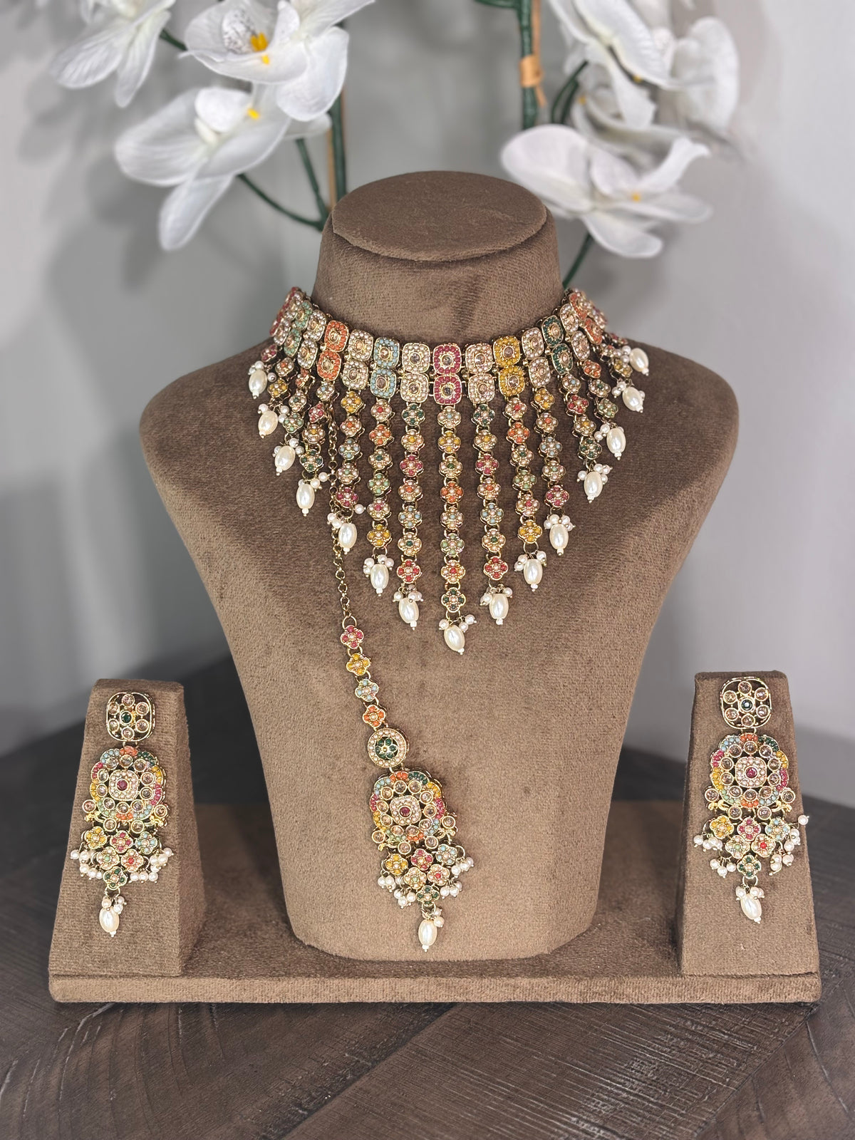 SAANVI Necklace Set