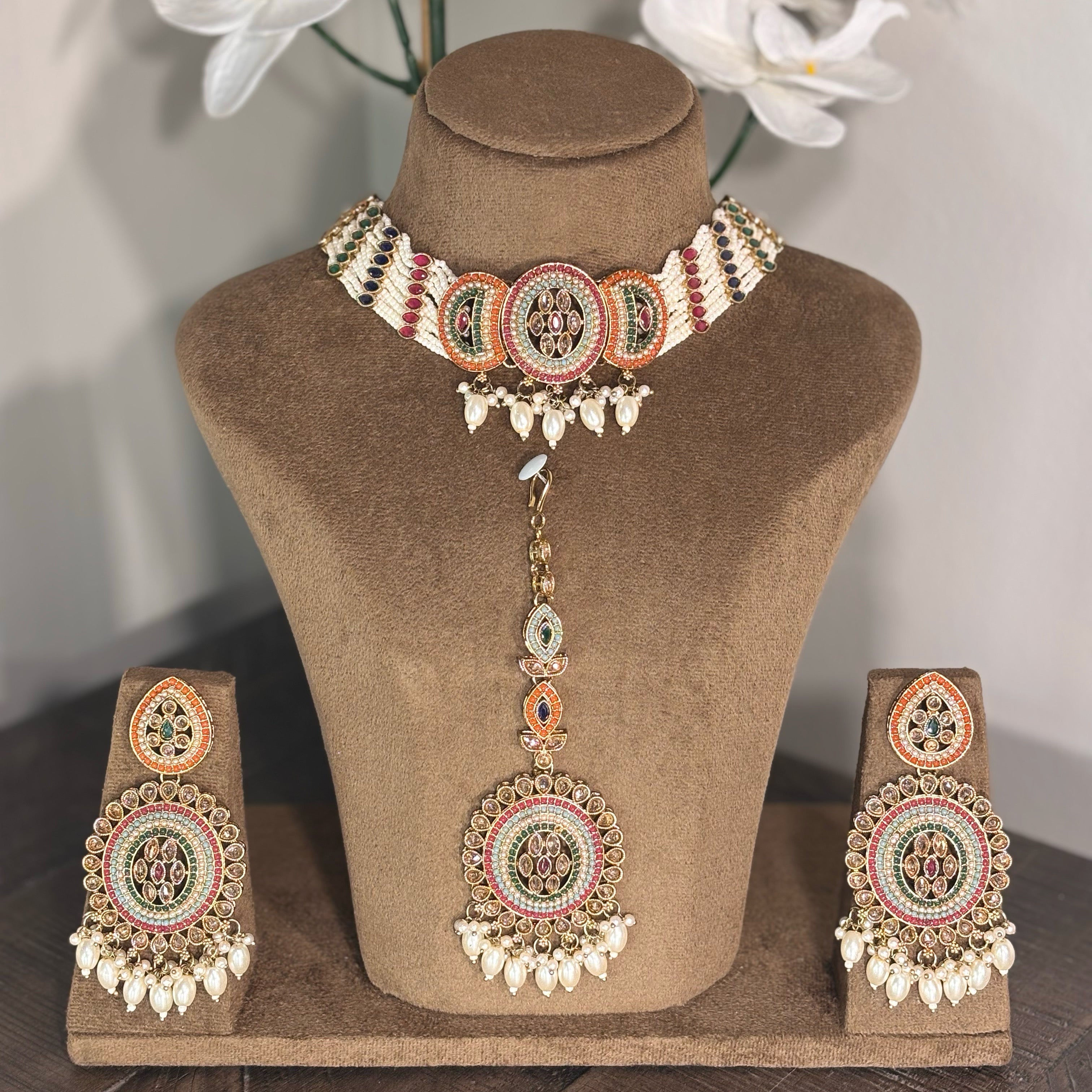 ANAYA Necklace Set in Multicolor