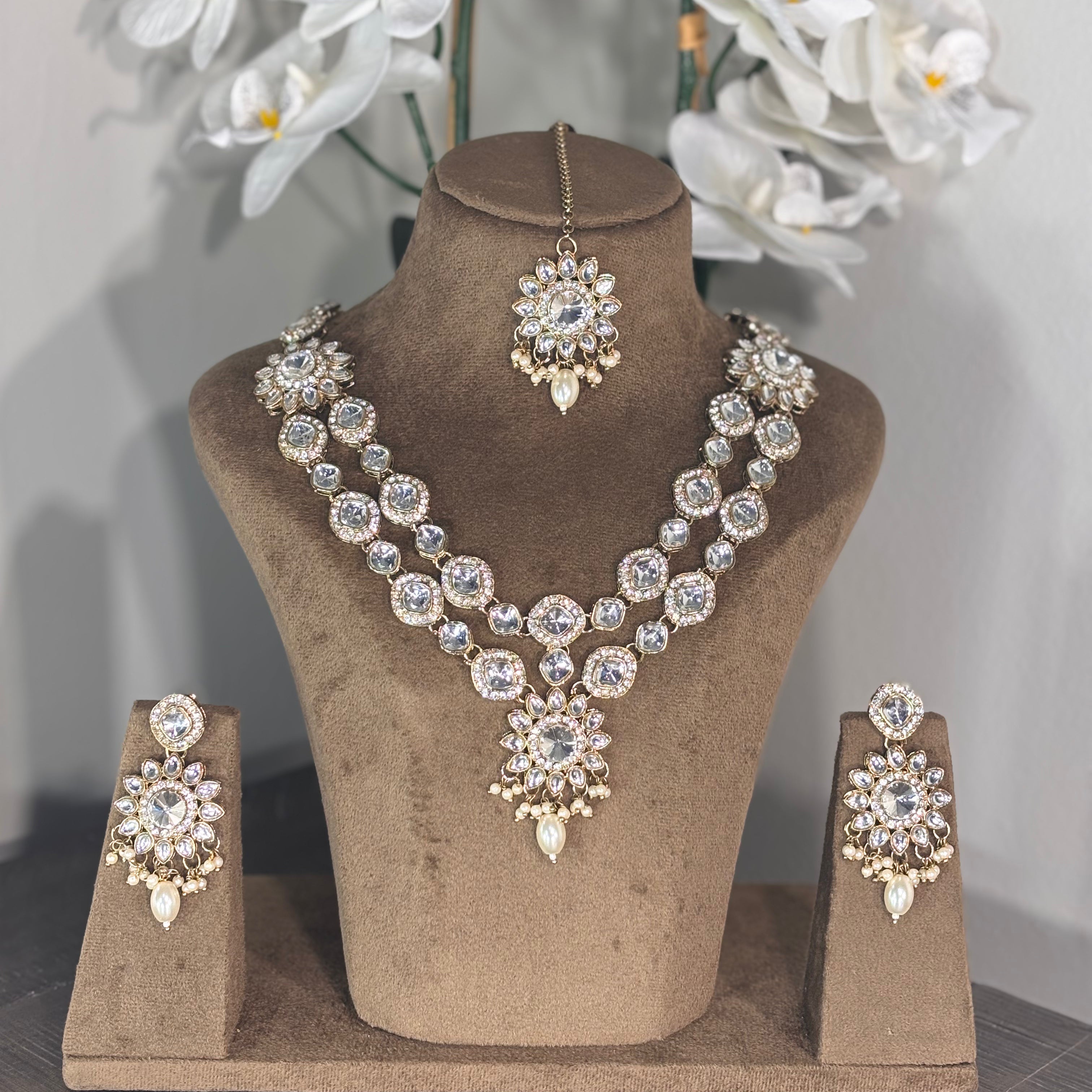 ESHA Necklace Set