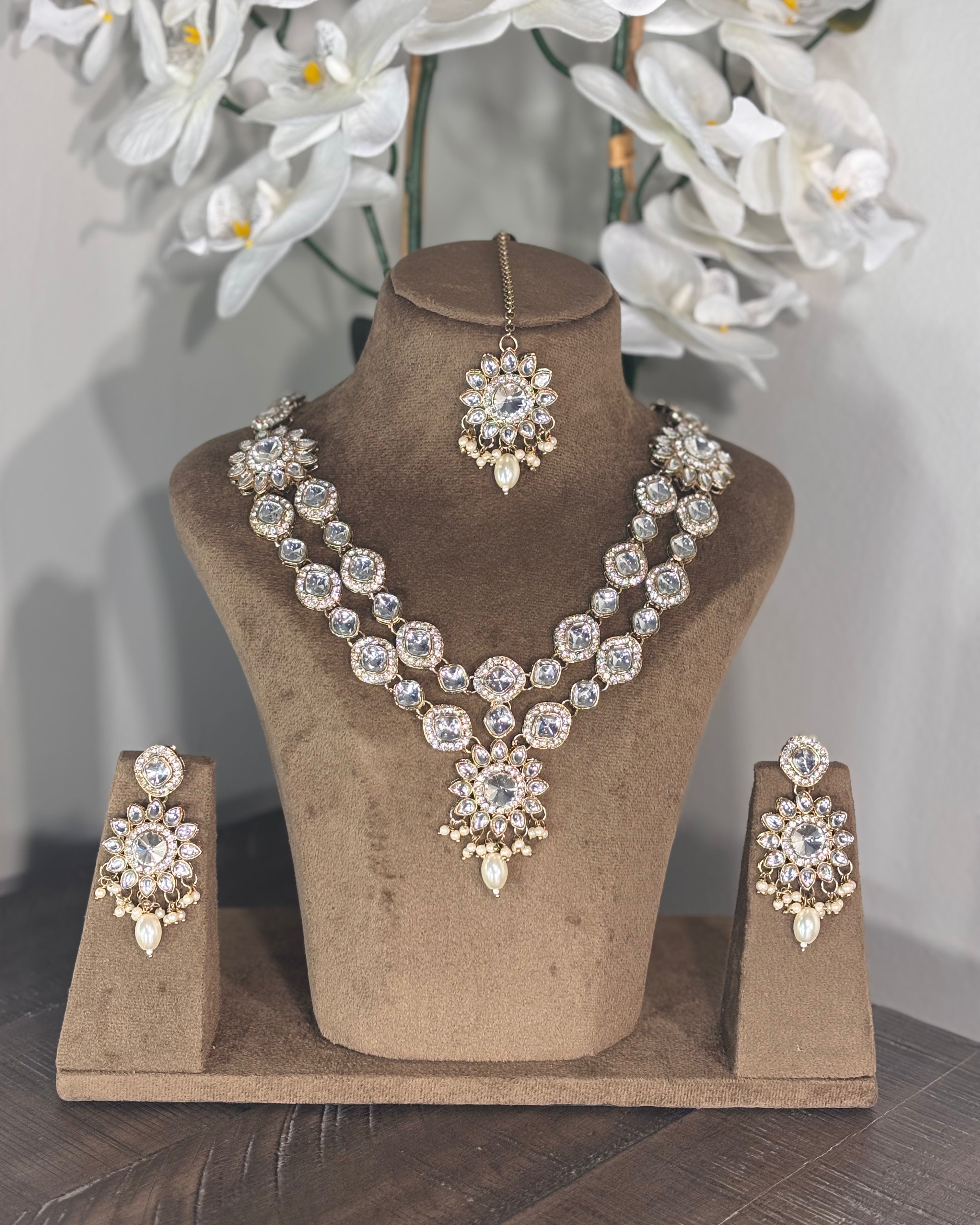 ESHA Necklace Set