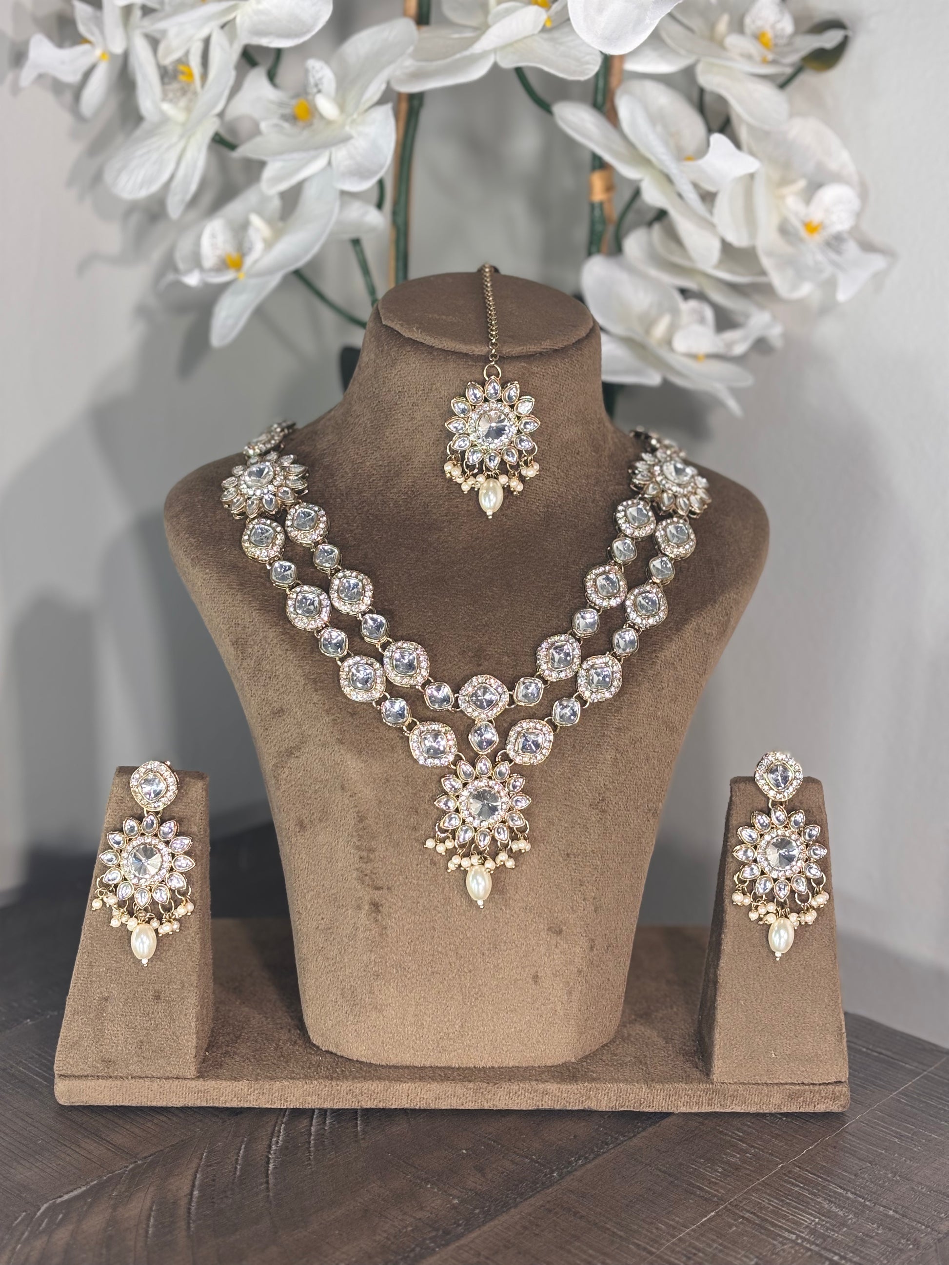 ESHA Necklace Set