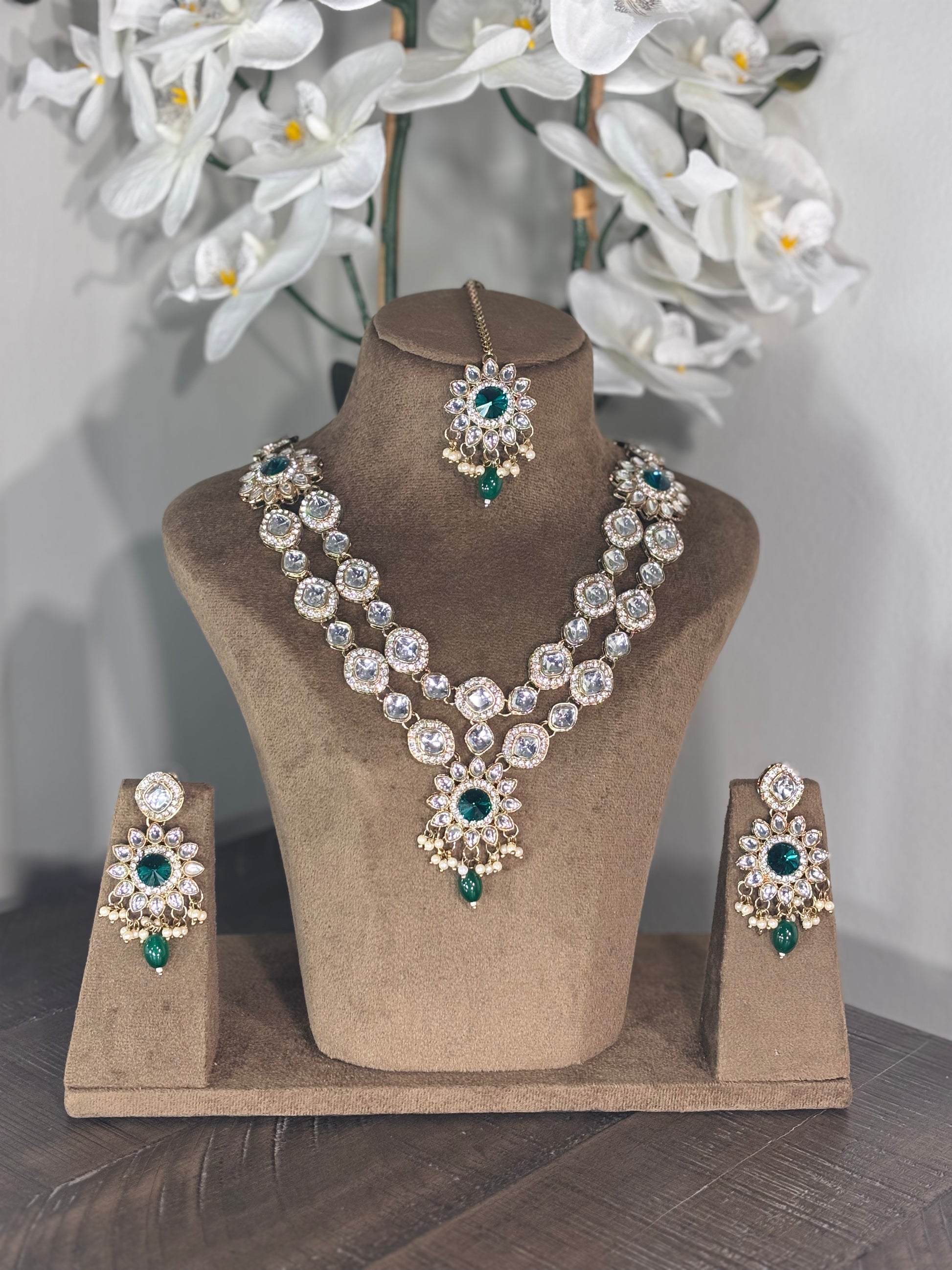 ESHA Necklace Set