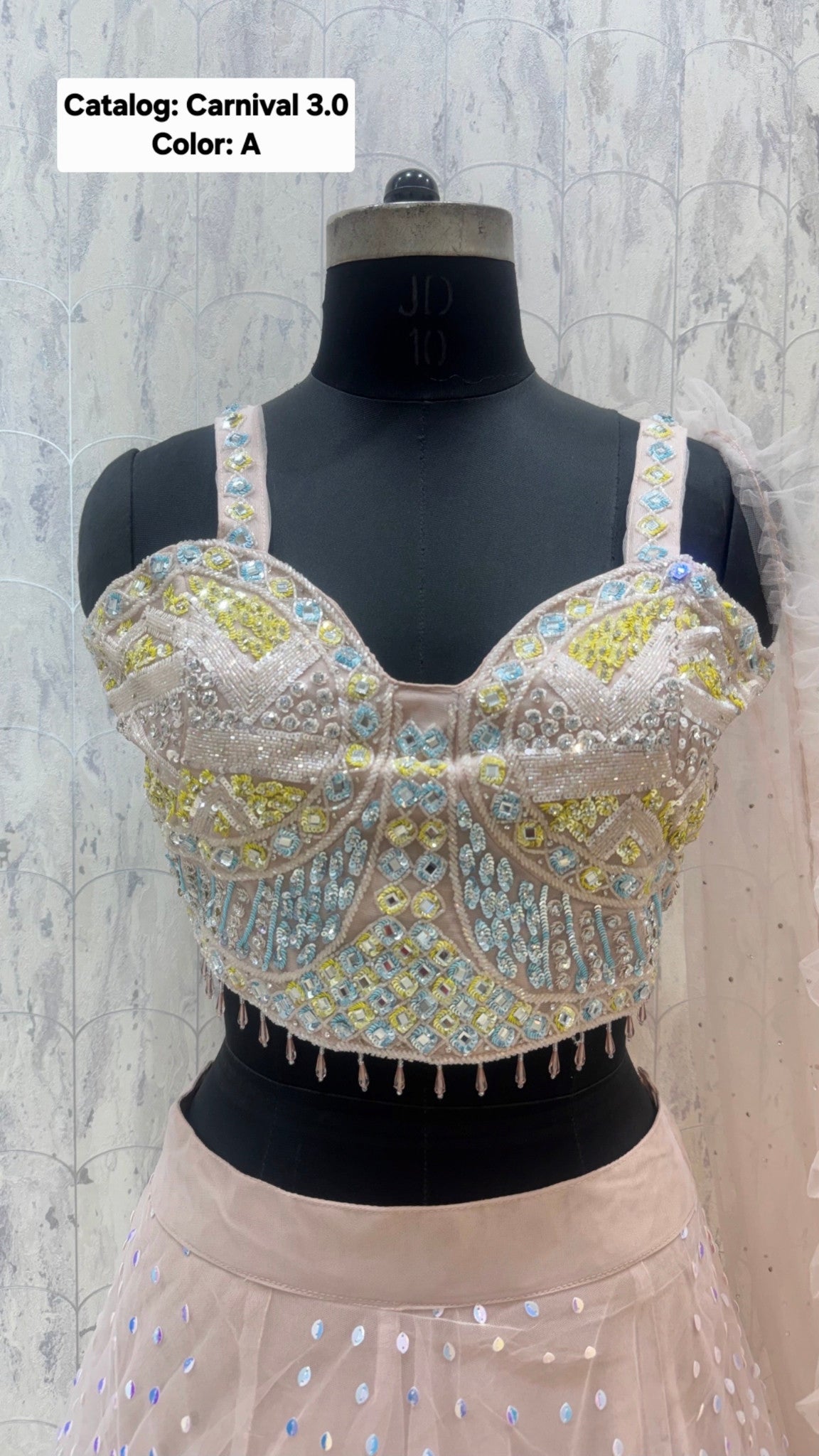 Carnival 3.0 - Color A - blouse detail
