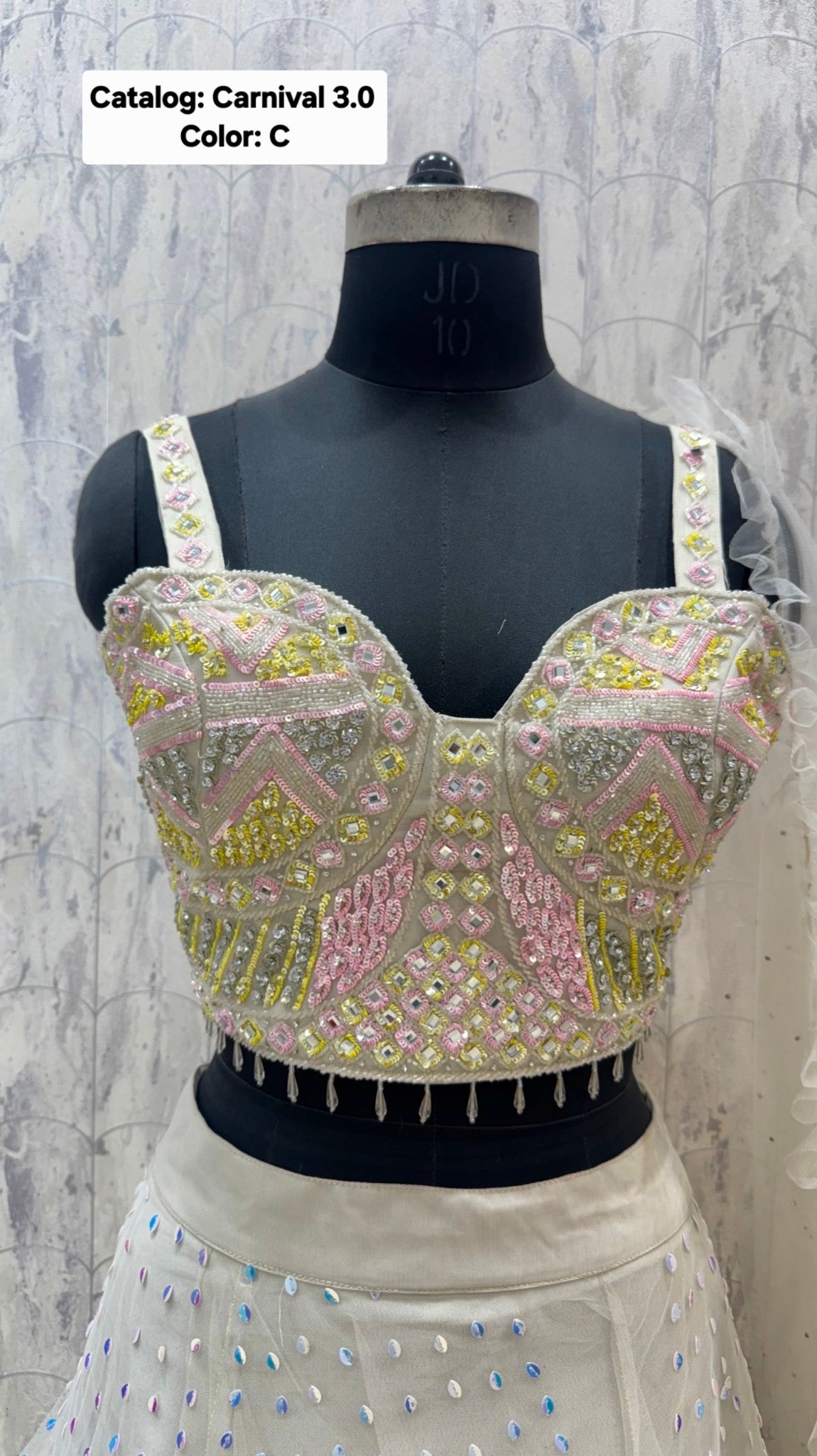 Carnival 3.0 - Color C - blouse detail