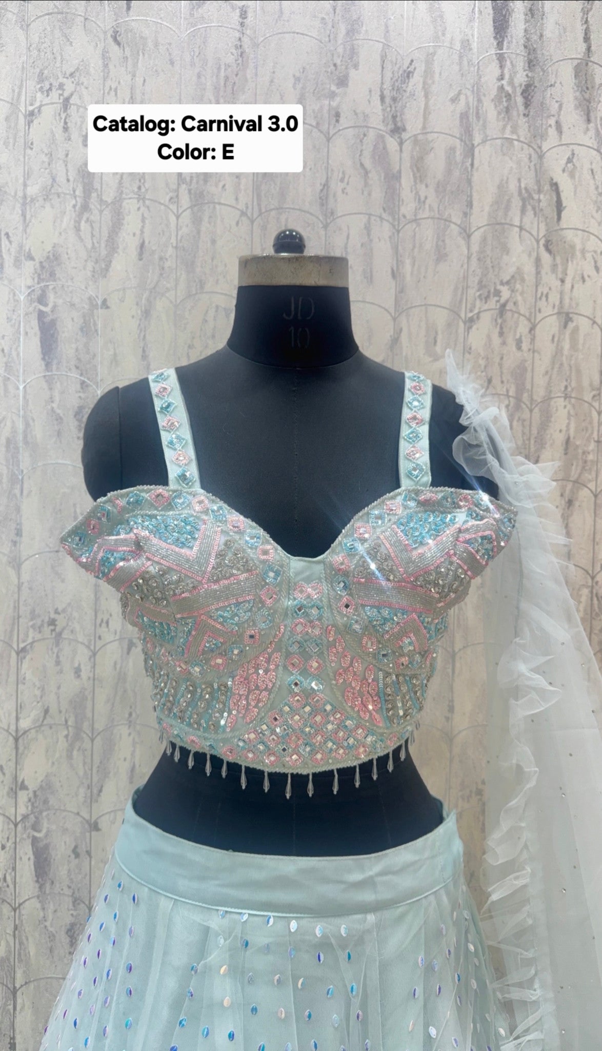 Carnival 3.0 - Color E - blouse detail