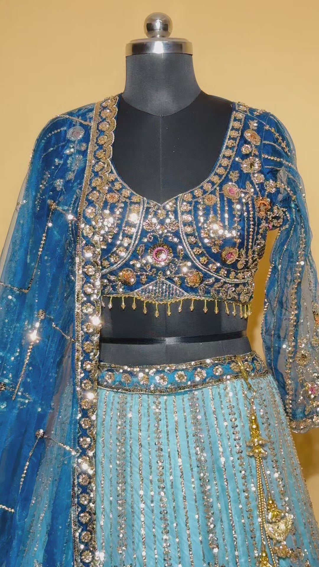 PAD11001 - Exp 11, Color C, size 42 - supplied original product video showing garment details.