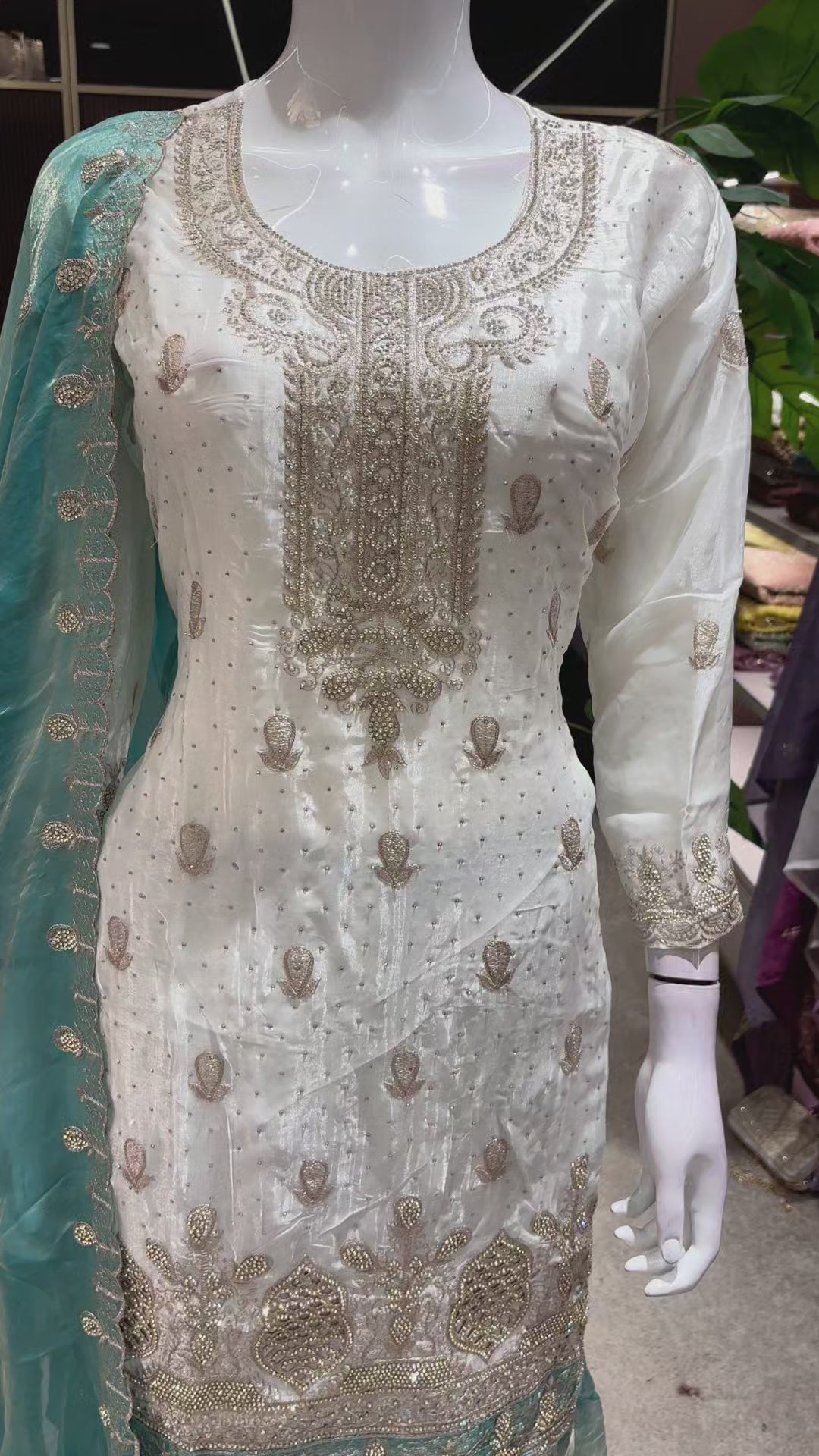 Catalog 1636 Color D original product video - ivory kurta with aqua-teal contrast