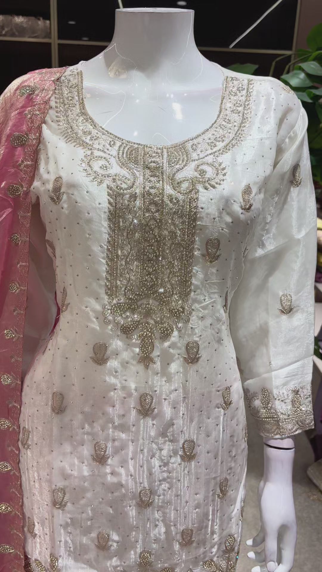 Catalog 1636 Color C original product video - ivory kurta with dusty rose-pink contrast
